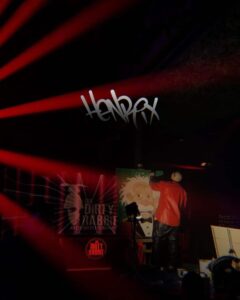 what is performance painting by Henrix Miami artist